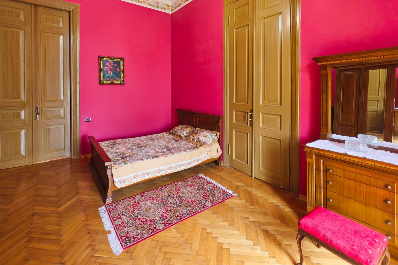 Royal Suite Apartment on Nizami Street Bakoe Buitenkant foto