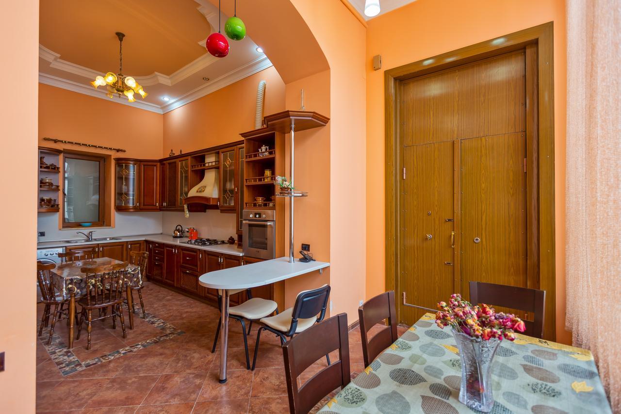 Royal Suite Apartment on Nizami Street Bakoe Buitenkant foto